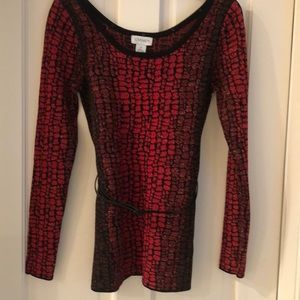 Red, black, grey with speck’s of silver. NEW with tag’s. Scoop neck and back.